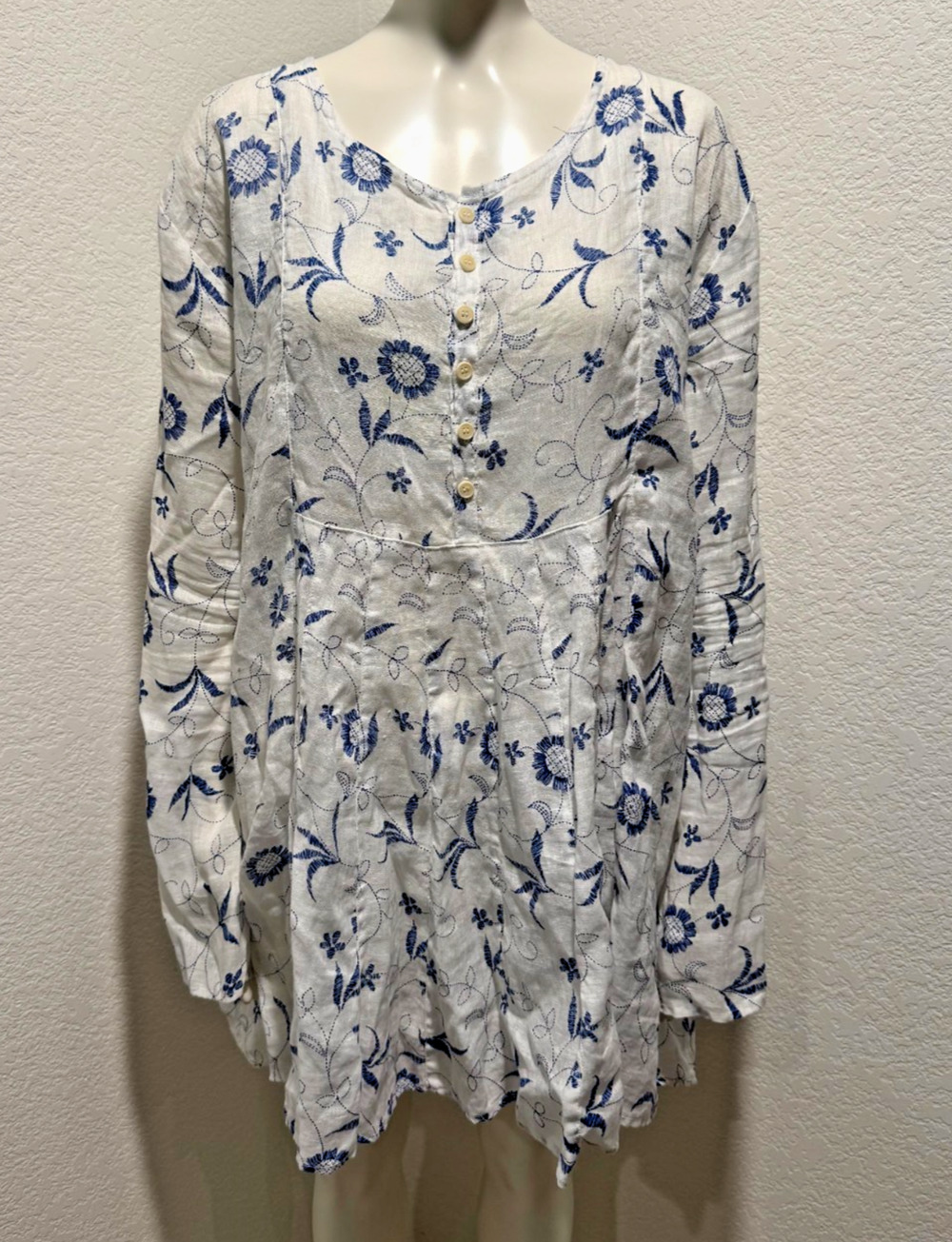 CP Shades Linen Peplum Tunic Top White Blue XL Beachy Embroidered Floral